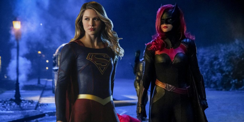 Supergirl-y-Batwoman-Crisis-en-las-tierras-infinitas