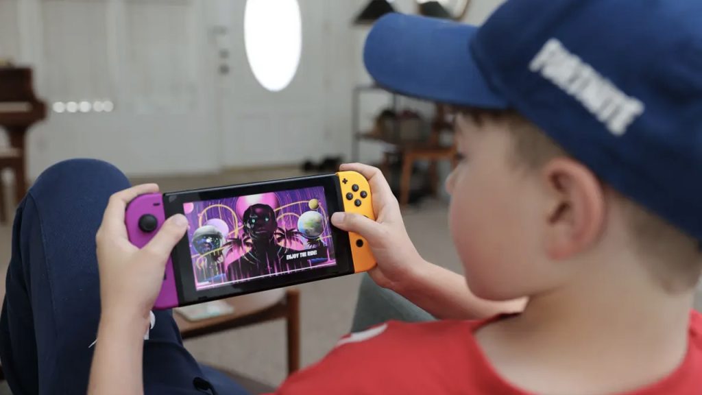 Un alumno golpea a su maestra porque le confiscó su Nintendo Switch.