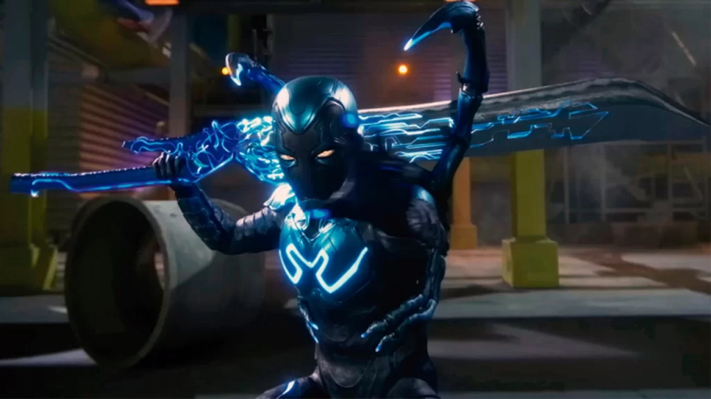 Blue Beetle con su Buster Sword