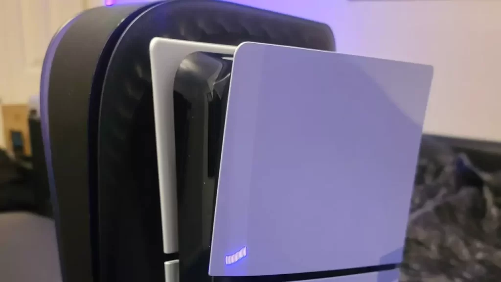 PS5 Slim: Filtran nuevas fotos de la próxima consola de PlayStation y la reducción de tamaño es considerable
